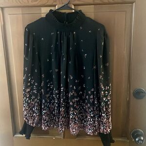 Ariat LG blouse black with flowers